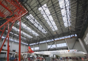 云南航空職業(yè)學(xué)院超大型電動(dòng)提升門(mén)